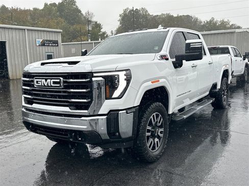 Used 2024 GMC Sierra 2500 SLT w/ SLT Premium Package image 2