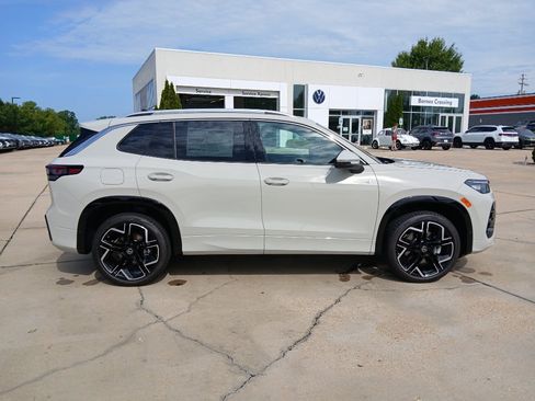 New 2026 Volkswagen Tiguan SEL R-Line AWD/4WD image 11