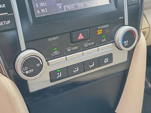 Used 2014 Toyota Camry FWD image 30