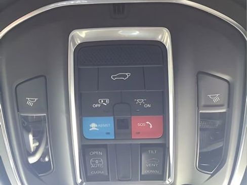 Certified 2023 Jeep Grand Cherokee Altitude image 21