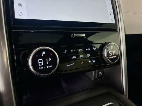 Certified 2023 Land Rover Discovery Metropolitan Edition image 18