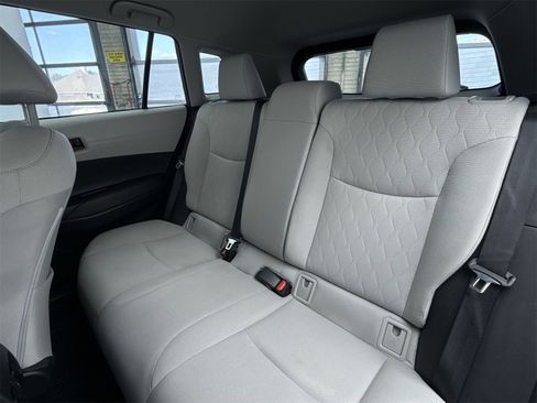 Used 2023 Toyota Corolla Cross LE image 33