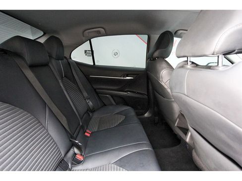 Used 2019 Toyota Camry SE image 9