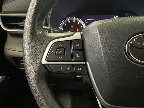 Used 2023 Toyota Highlander L FWD image 10