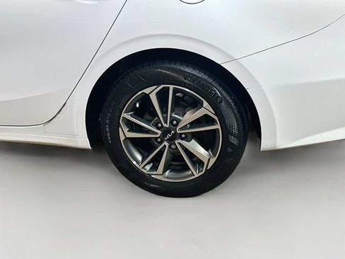 Used 2023 Kia Forte LXS w/ LXS Technology Package FWD image 5