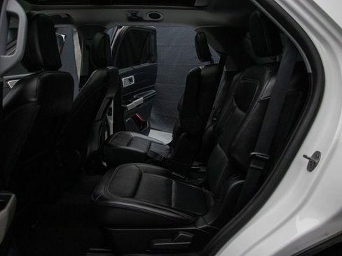 Used 2022 Ford Explorer Limited image 22