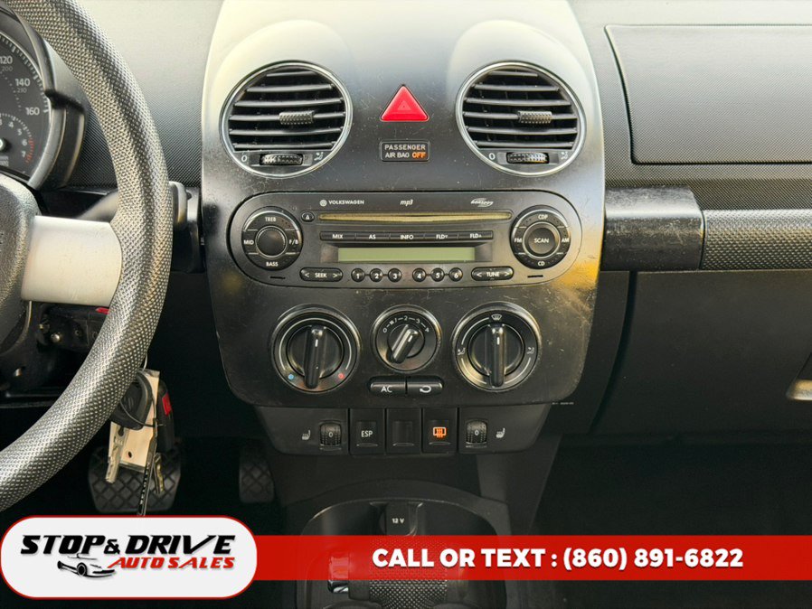 Used 2006 Volkswagen Beetle Coupe w/ Package 1 FWD image 12