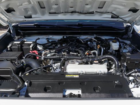 Used 2024 Toyota Tacoma SR w/ SR Upgrade Package AWD/4WD image 15