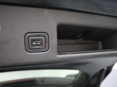 Used 2020 Chevrolet Equinox Premier image 11