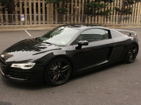 Used 2014 Audi R8 V8 w/ Enhanced Leather Package AWD/4WD image 22
