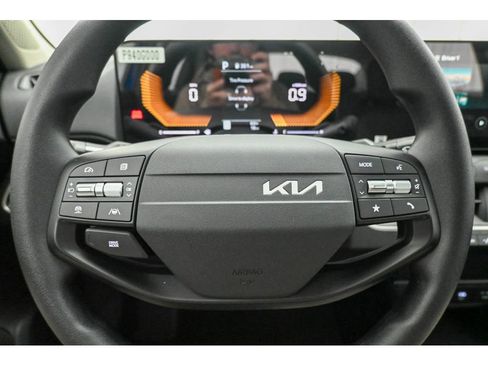 New 2025 Kia K4 image 18