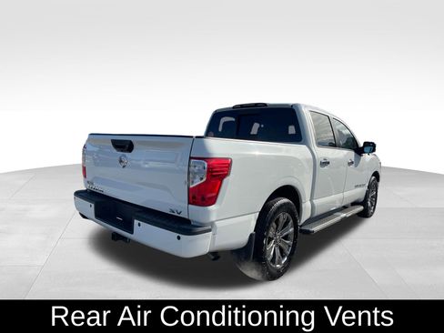 Used 2019 Nissan Titan SV w/ SV Convenience Package image 5