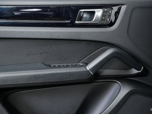 Certified 2023 Porsche Cayenne image 6