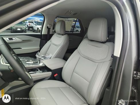 New 2026 Ford Explorer Active w/ Active Comfort Package image 9