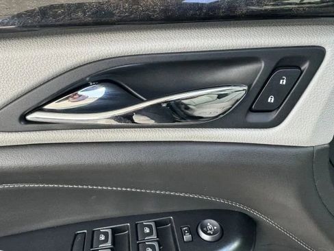 Used 2015 Cadillac SRX Luxury w/ Driver Awareness Package image 40