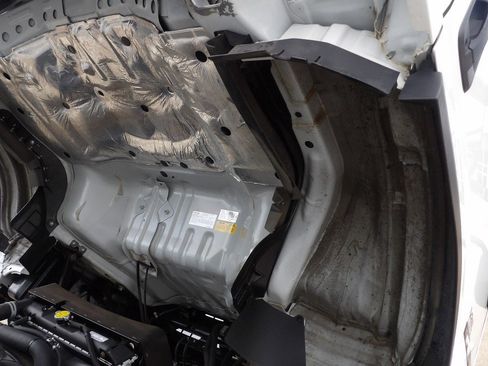 Used 2020 Isuzu NPR RWD image 28