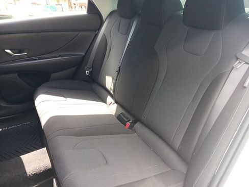 Used 2025 Hyundai Elantra SE FWD image 12