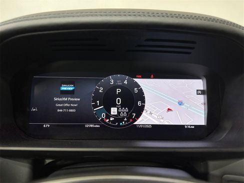 Used 2024 Land Rover Discovery Metropolitan Edition image 17