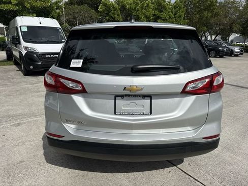 Used 2021 Chevrolet Equinox LS FWD image 23