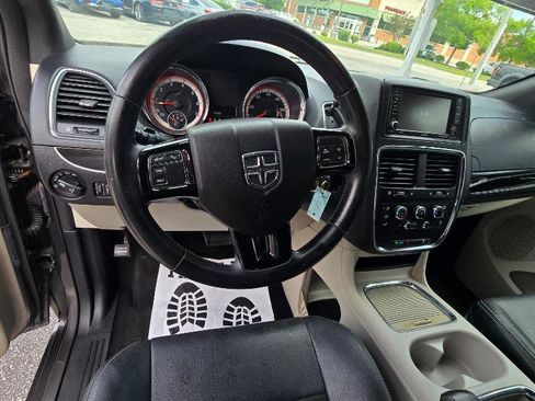 Used 2019 Dodge Grand Caravan SXT FWD image 8