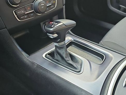Used 2018 Dodge Charger SXT image 16