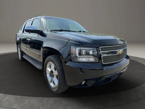 Used 2011 Chevrolet Avalanche LTZ image 3
