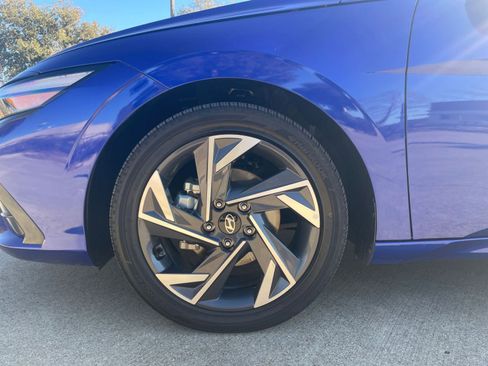 Used 2025 Hyundai Elantra SEL image 33