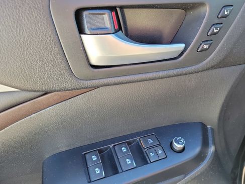 Used 2017 Toyota Highlander Limited AWD/4WD image 23