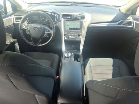 Used 2020 Ford Fusion SE image 10