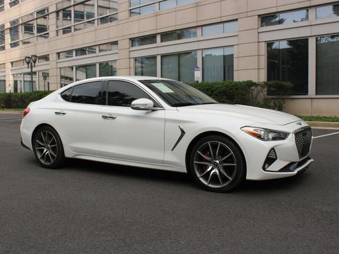Used 2021 Genesis G70 2.0T Sport RWD image 2