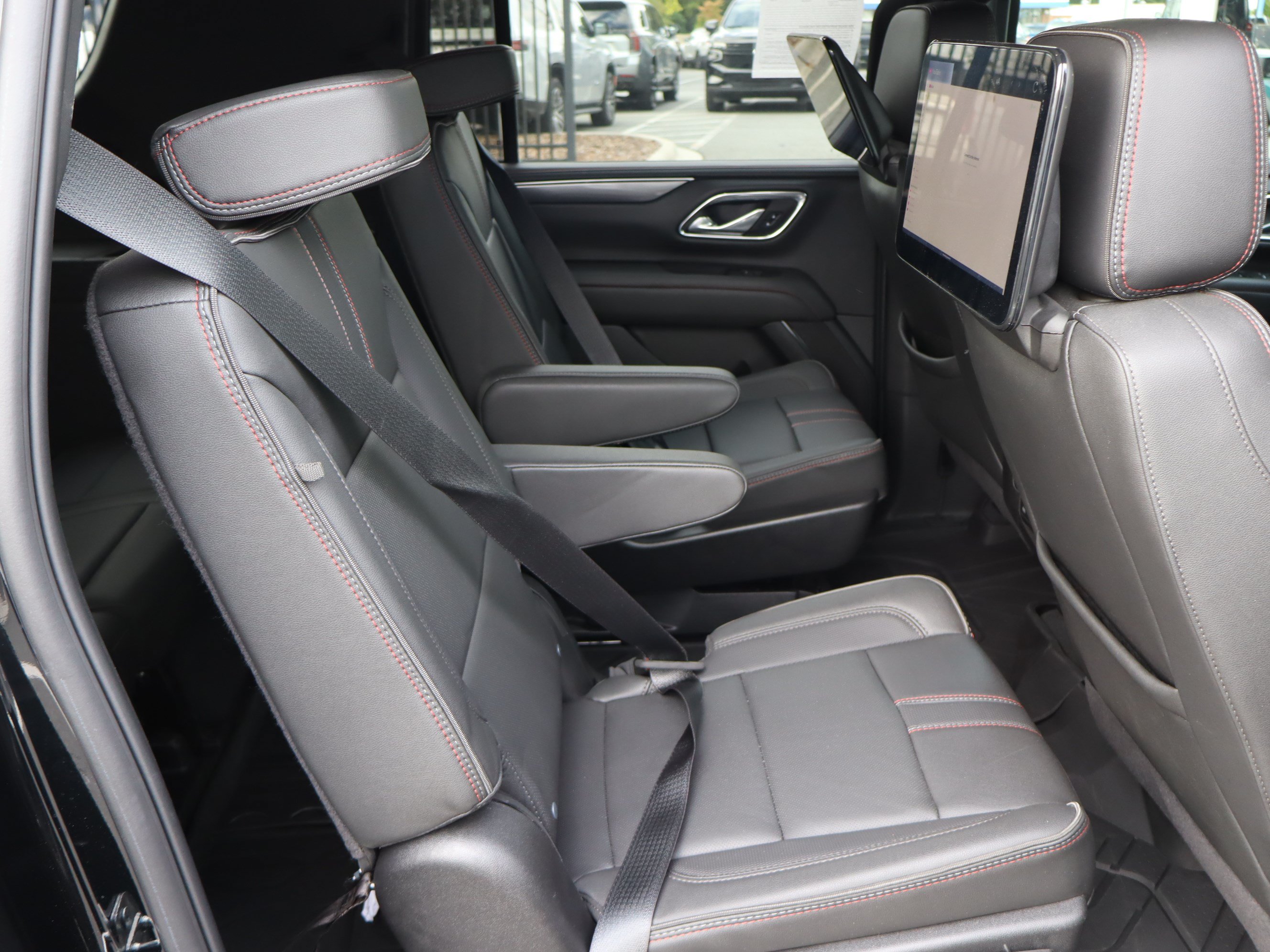 Used 2024 Chevrolet Suburban RST w/ Luxury Package AWD/4WD image 39