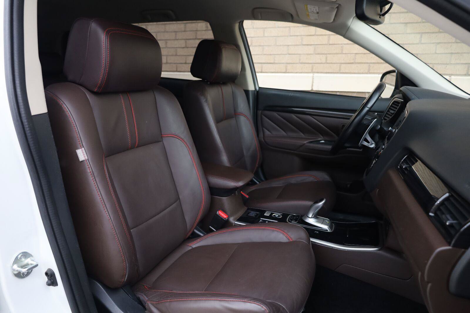 Used 2018 Mitsubishi Outlander GT AWD/4WD image 29