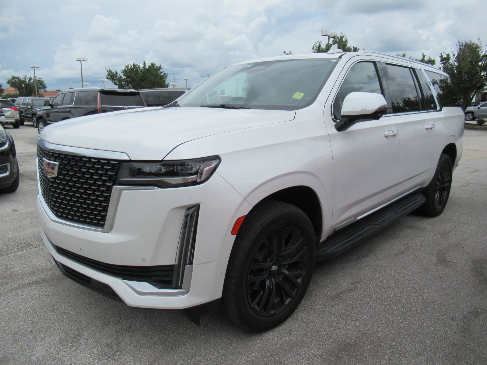 Used 2024 Cadillac Escalade ESV Premium Luxury AWD/4WD image 5