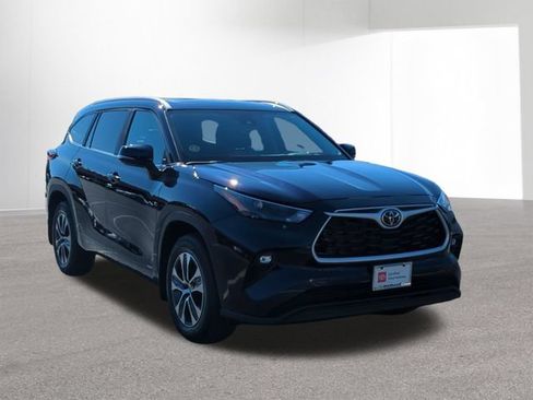 Certified 2026 Toyota Highlander XLE AWD/4WD image 3