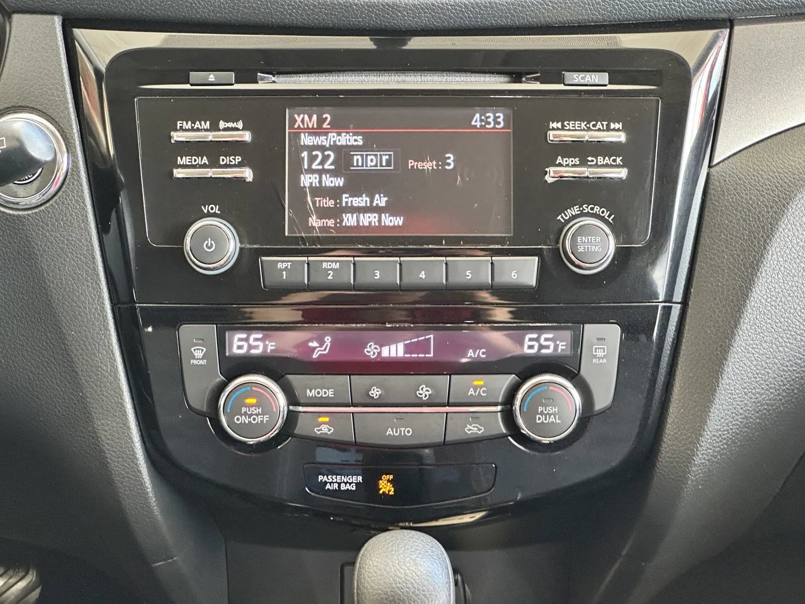 Used 2016 Nissan Rogue SV AWD/4WD image 22