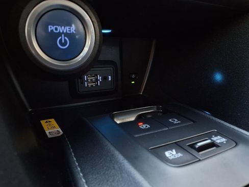 Certified 2021 Toyota Venza LE w/ Carpet Mat Package (TMS) image 11