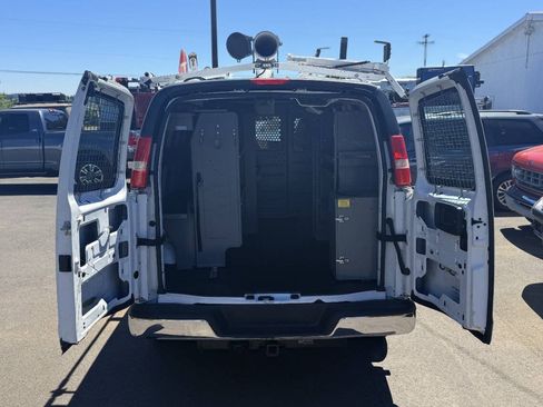 Used 2014 Chevrolet Express 2500 RWD image 10