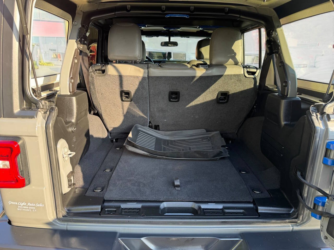Used 2018 Jeep Wrangler Unlimited Sahara w/ LED Lighting Group AWD/4WD image 33