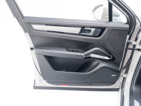 Used 2023 Porsche Cayenne Turbo image 21