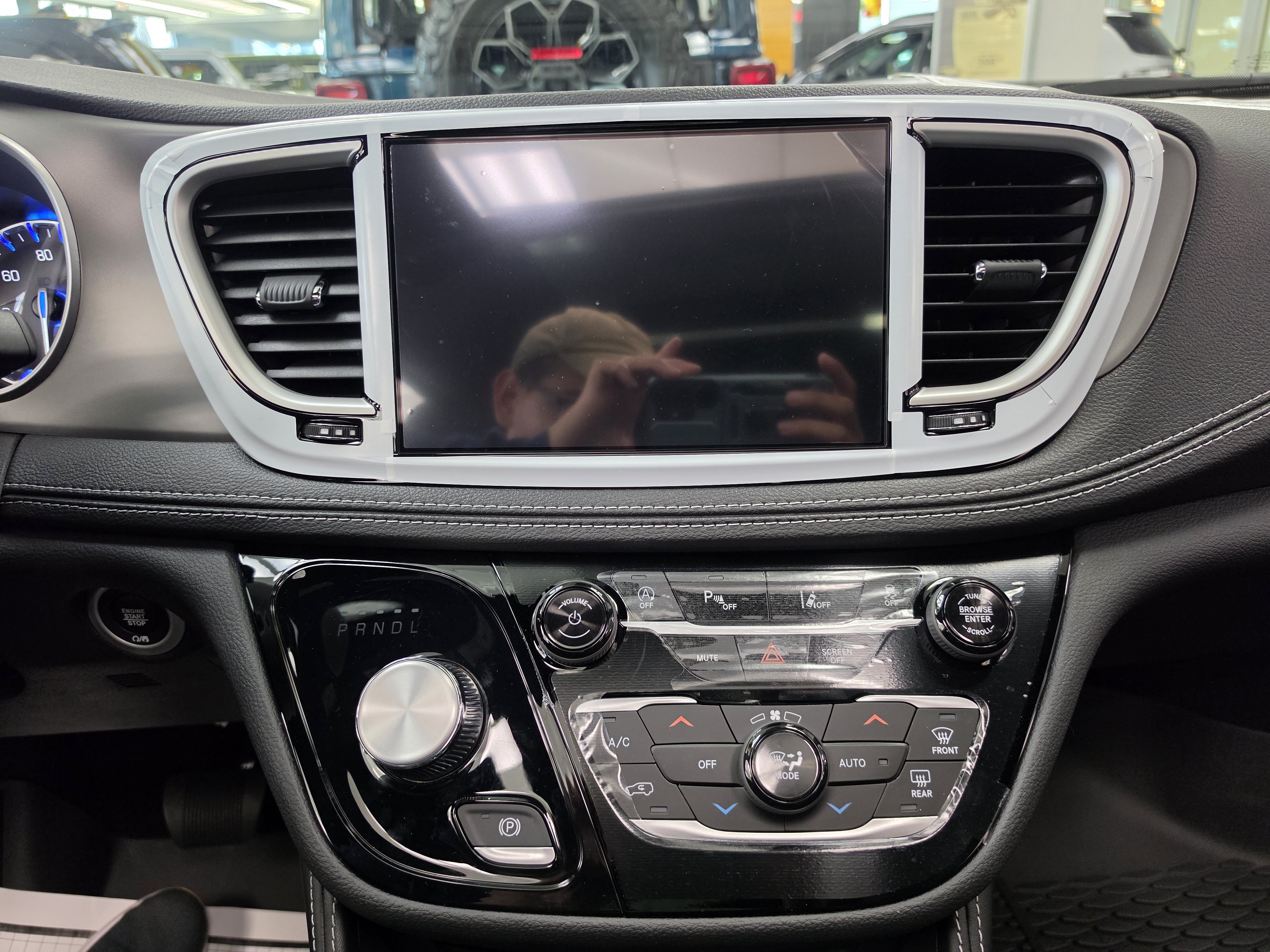 New 2027 Chrysler Pacifica Limited FWD image 13