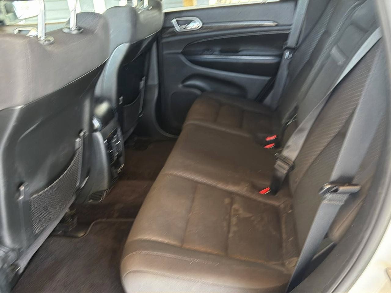 Used 2018 Jeep Grand Cherokee Laredo AWD/4WD image 16