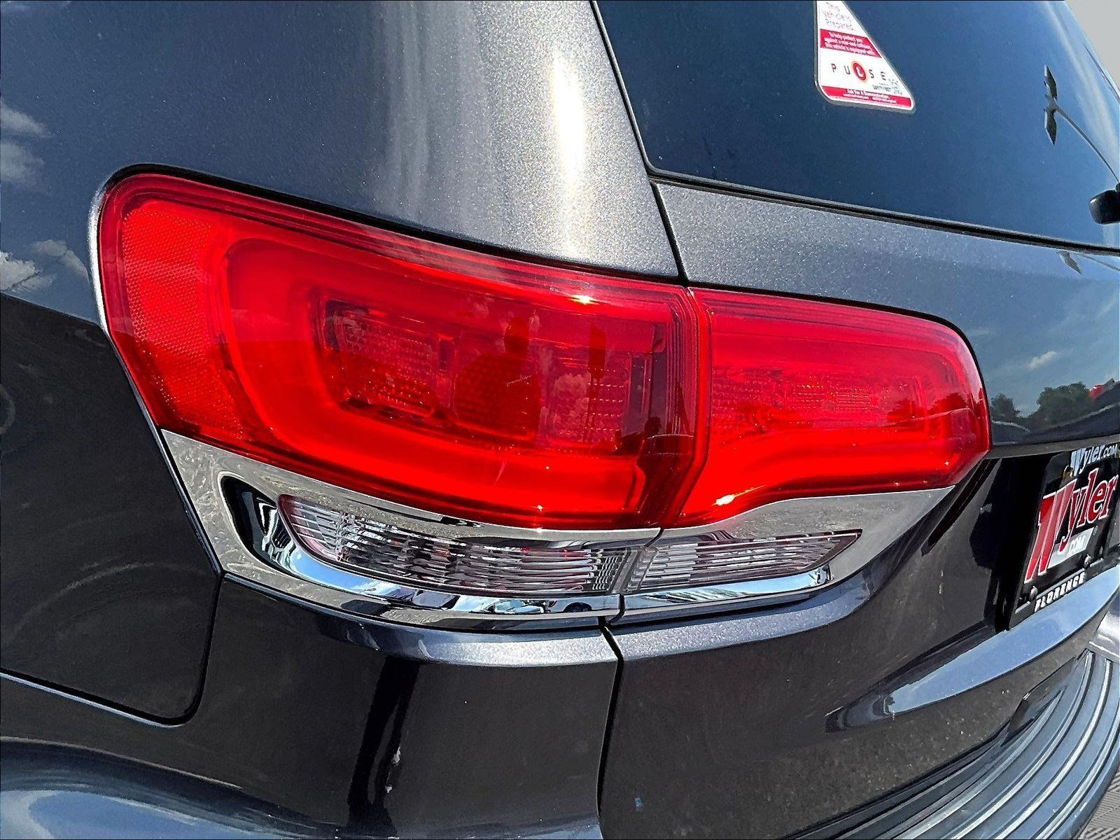 Used 2019 Jeep Grand Cherokee Laredo w/ Laredo X Package RWD image 23