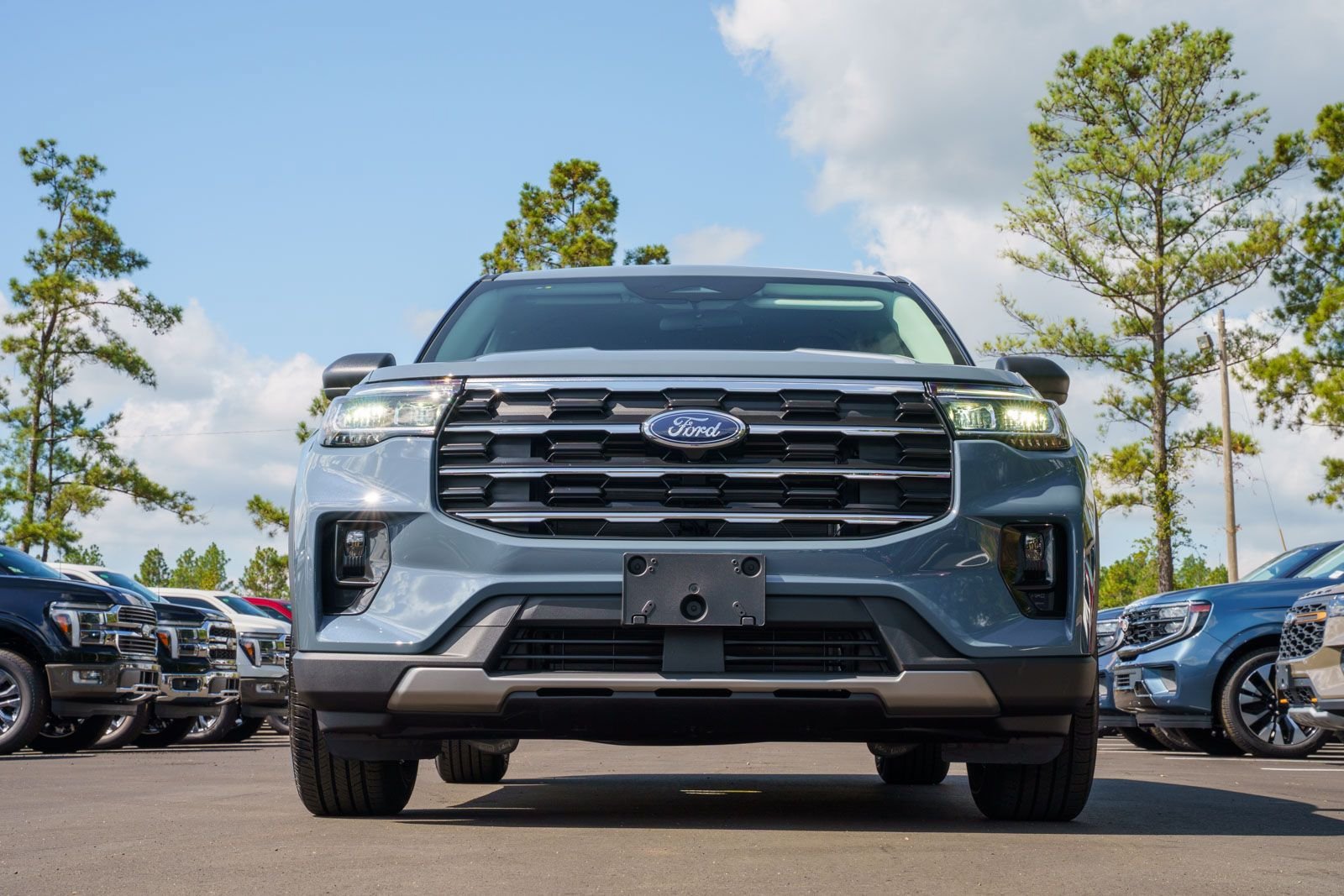 New 2026 Ford Explorer Active w/ Active Comfort Package RWD image 2
