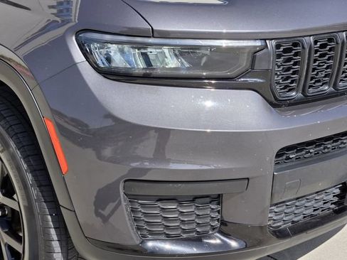 Used 2024 Jeep Grand Cherokee L Laredo RWD image 9
