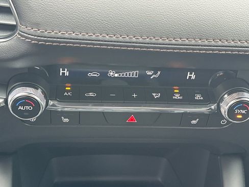 New 2025 MAZDA MAZDA3 Hatchback w/Premium Plus Pkg image 18