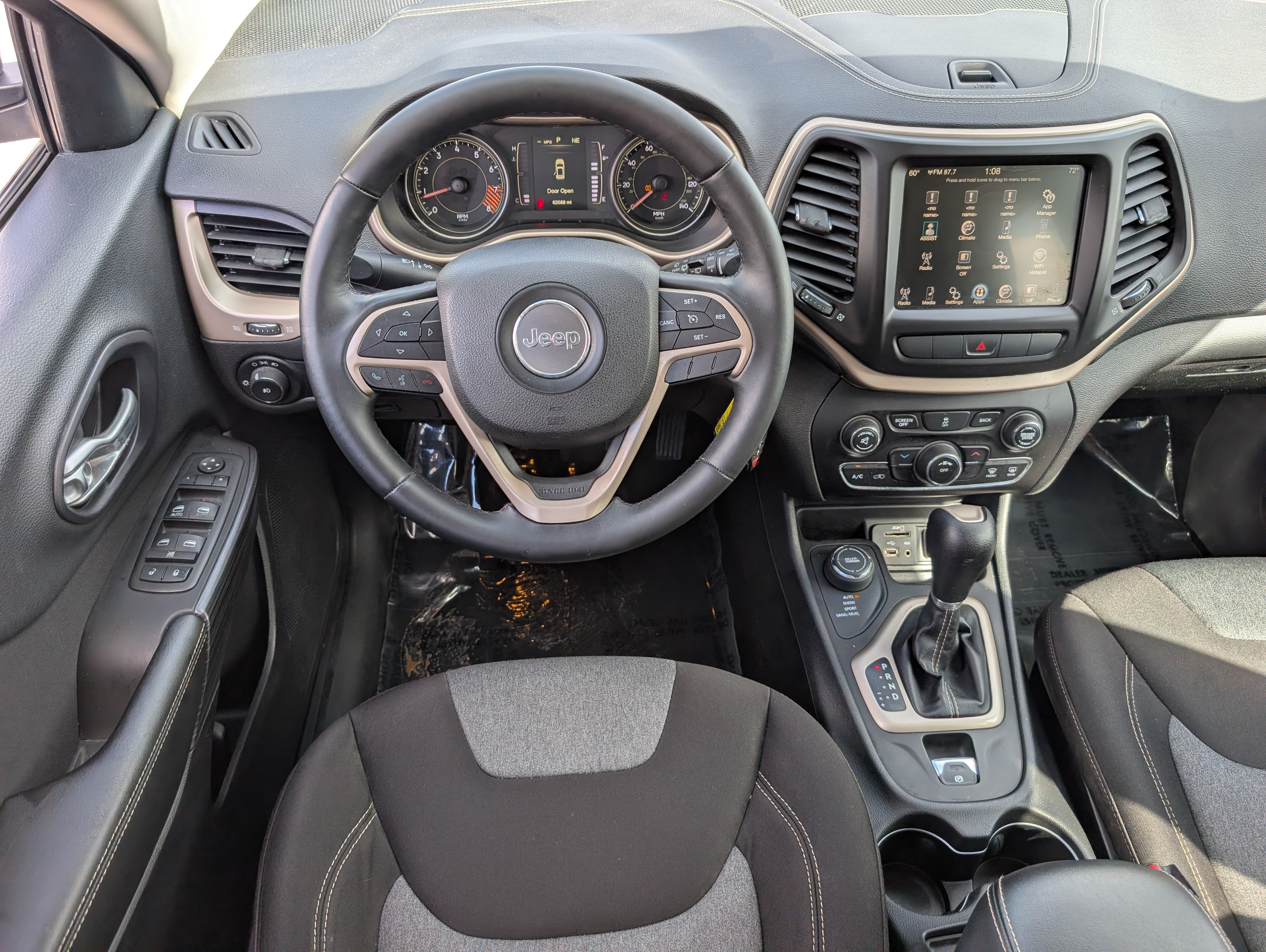 Used 2014 Jeep Cherokee Latitude AWD/4WD image 17