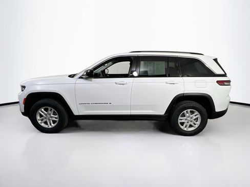 Used 2023 Jeep Grand Cherokee Laredo w/ Luxury Tech Group I AWD/4WD image 8