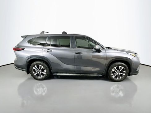 Certified 2024 Toyota Highlander XLE image 4