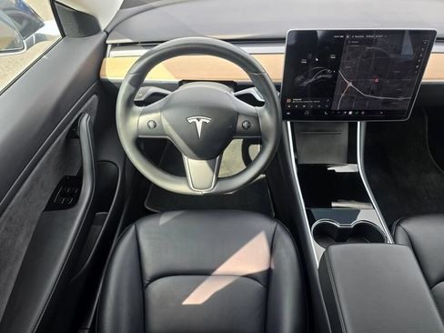 Used 2018 Tesla Model 3 Long Range RWD image 2