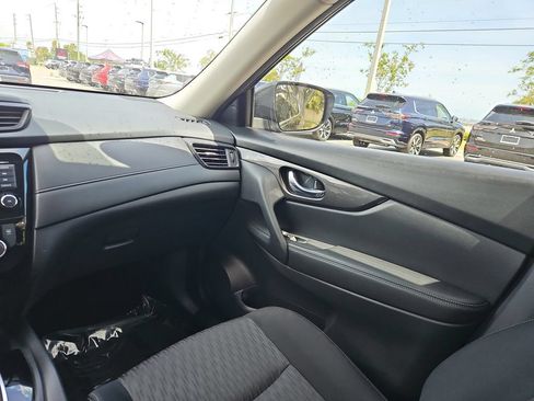 Used 2019 Nissan Rogue SV w/ Premium Package AWD/4WD image 11